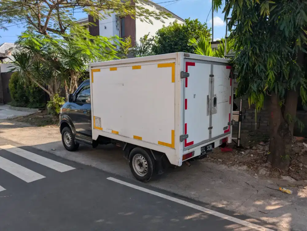 Mobil box Suzuki APV Mega Carry box 2013 sehat lengkap hidup