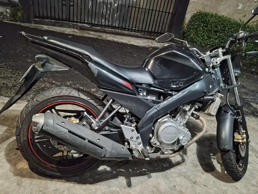 DIJUAL VIXION 2015 SPORT HITAM