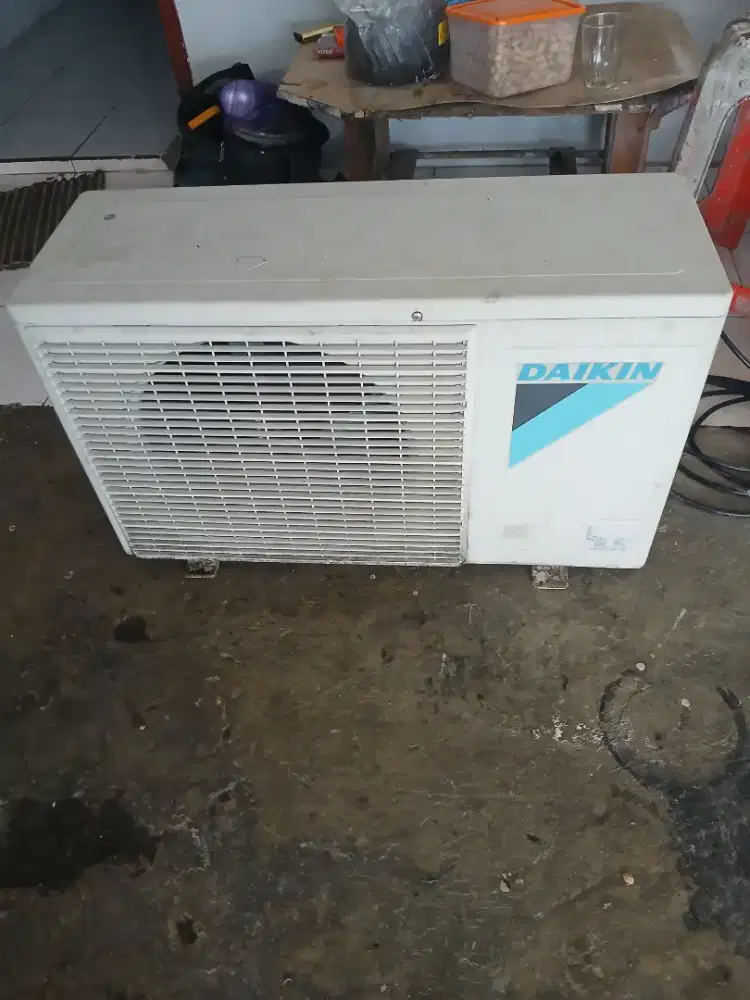 Outdoor daikin 1 pk 1.500.000