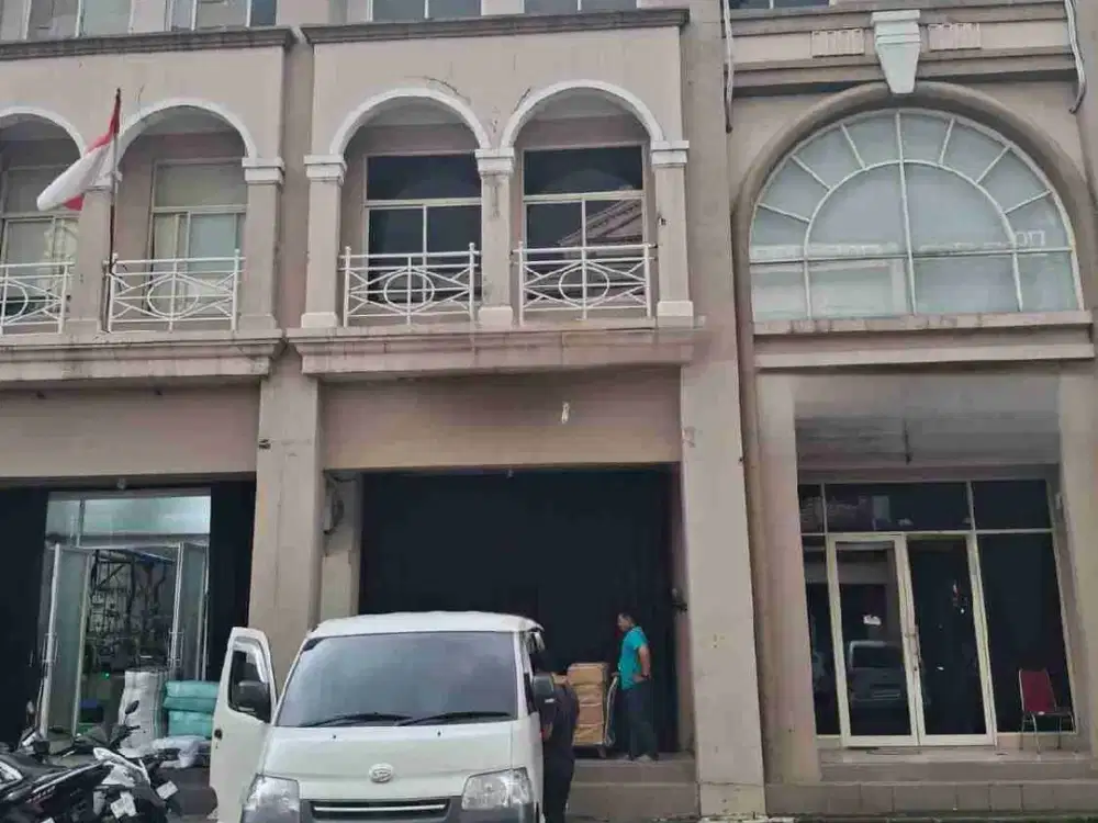 Dijual Cepat Ruko 3 Lantai Lokasi Strategis di Galaxy Kota Bekasi **Rc