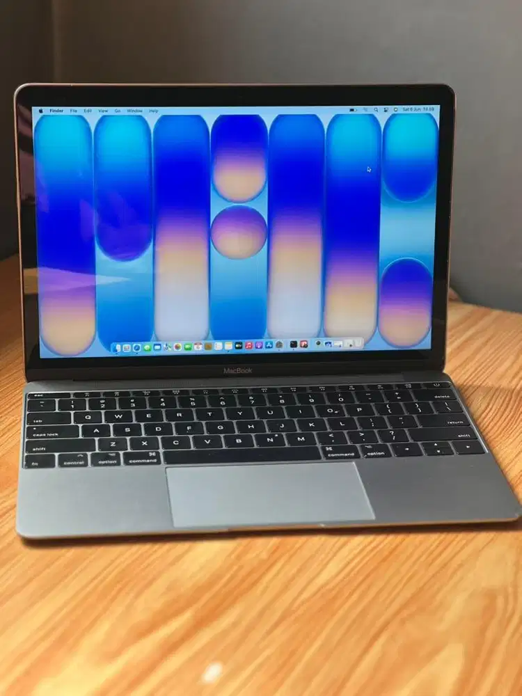 Macbook retina super slim tipis ringan
