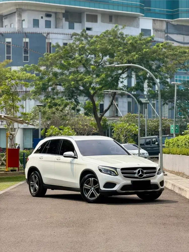 CASH Mercedes-Benz GLC250 Exclusive 2017 Low Odo Like New