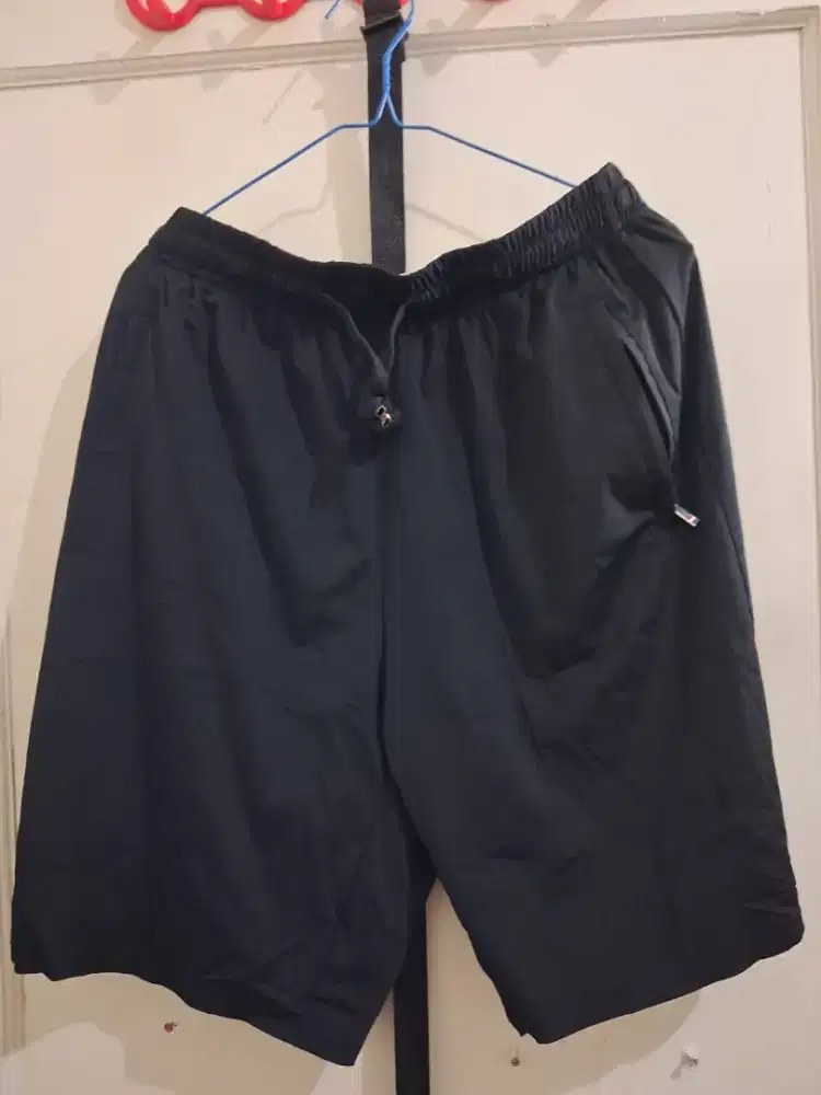Celana branded
Disal uk 2xl warna hitam
Limited edition
Barang terawat