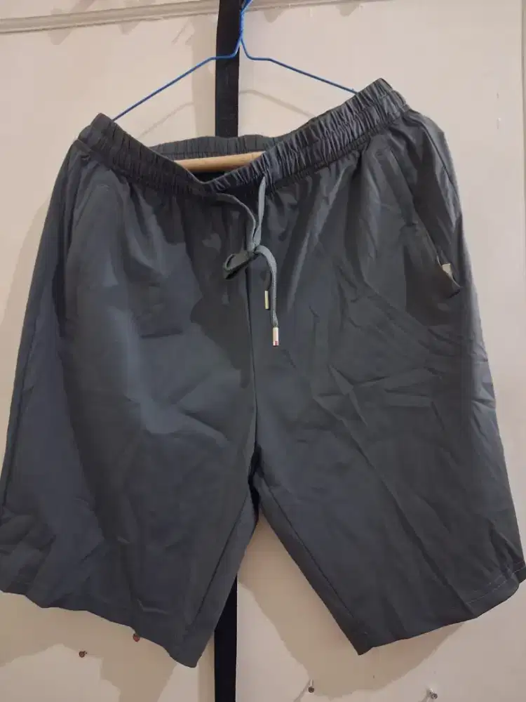 Celana branded
Disal uk xl warna hitam
Limited edition
Barang terawat