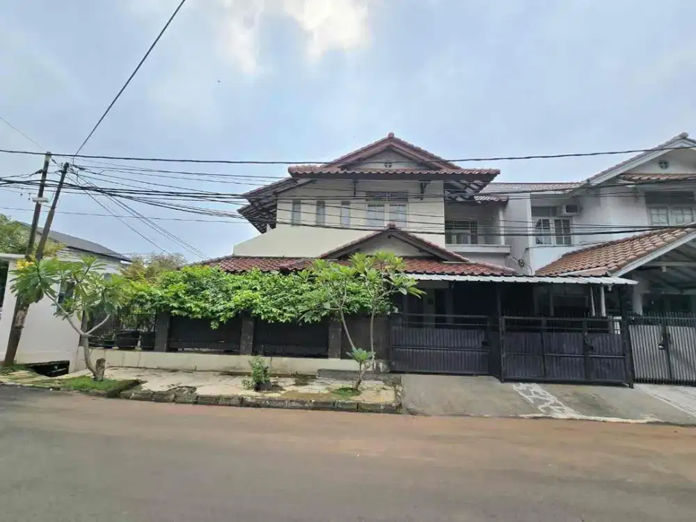 Di Jual Rumah Hook Dua Lantai Dekat Akses Tol Dan Mall Bintaro