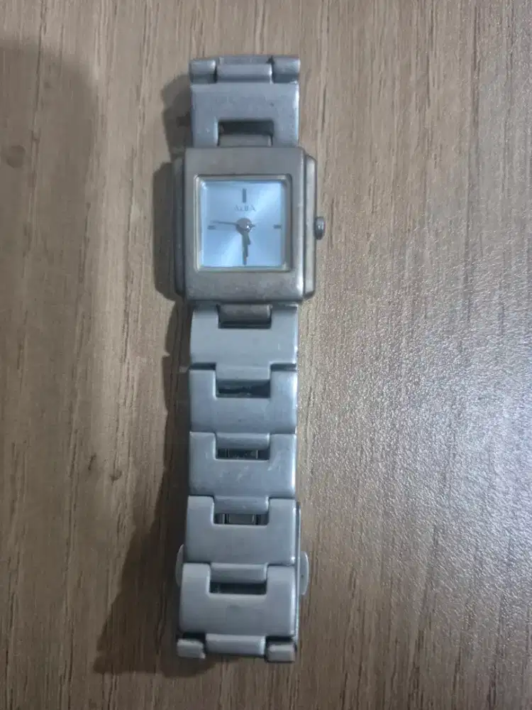 Jam Alba wanita