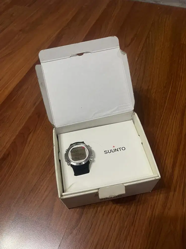 Dive Com Suunto D6
