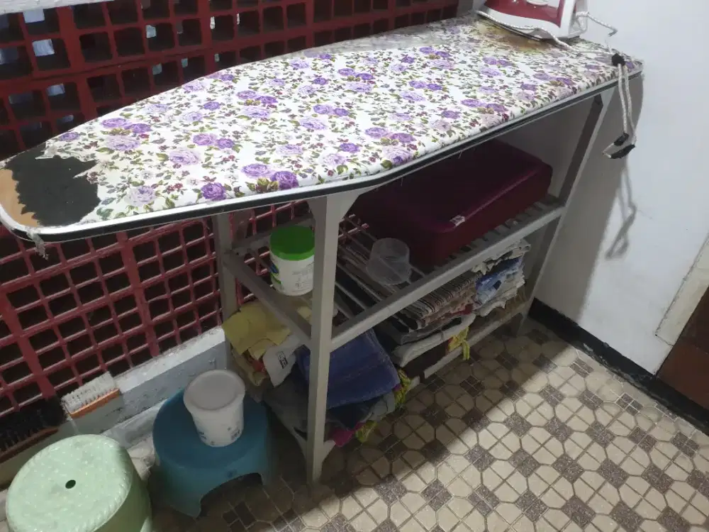 Meja setrika aluminium
