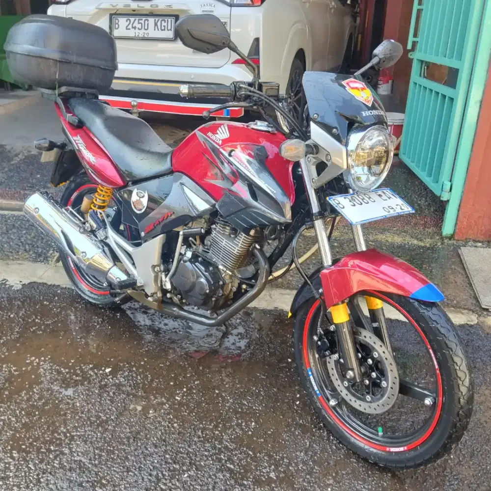 Dijual 
Honda Tiger Revo th 2015 merah
200 CC km 12.000 an seperti bar