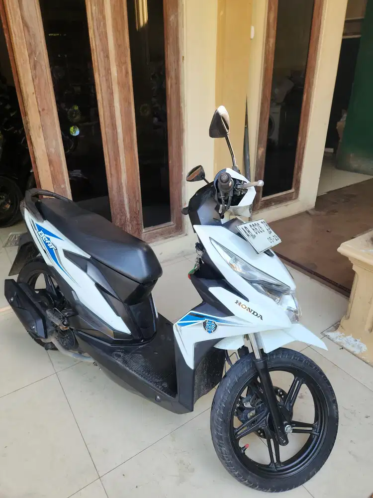 Beat eco putih stiker biru  2019  gbm tunai kredit dp600rb