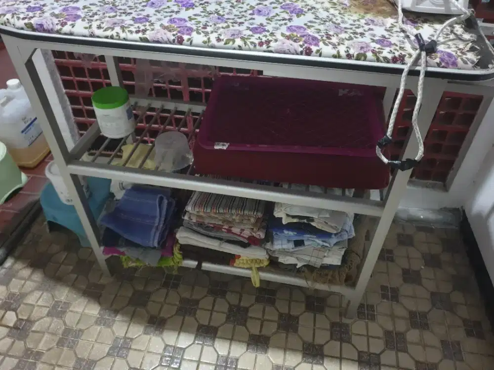 Meja setrika aluminium