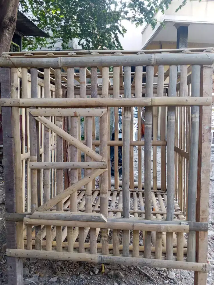Kandang rakit bambu