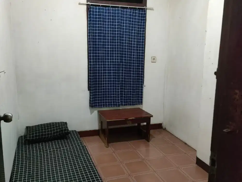 Disewakan Kos Murah Harga Terjangkau. Gratis Listrik dan Air, Lokasi Strategis di Utan Kayu, Matraman, Jakarta Timur.