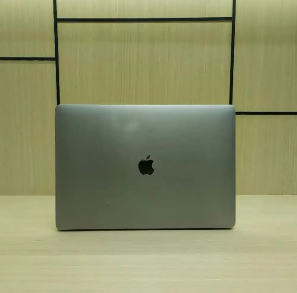 JUAL MAC BOOK PRO 2018 15'