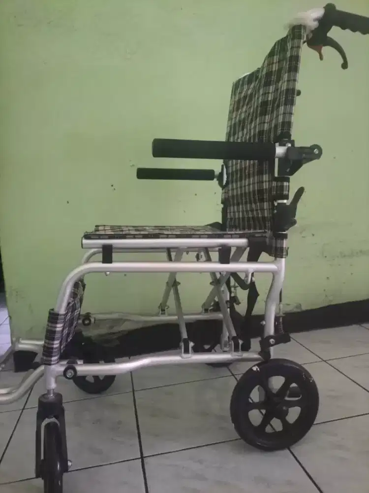 Kursi roda kondisi bagus