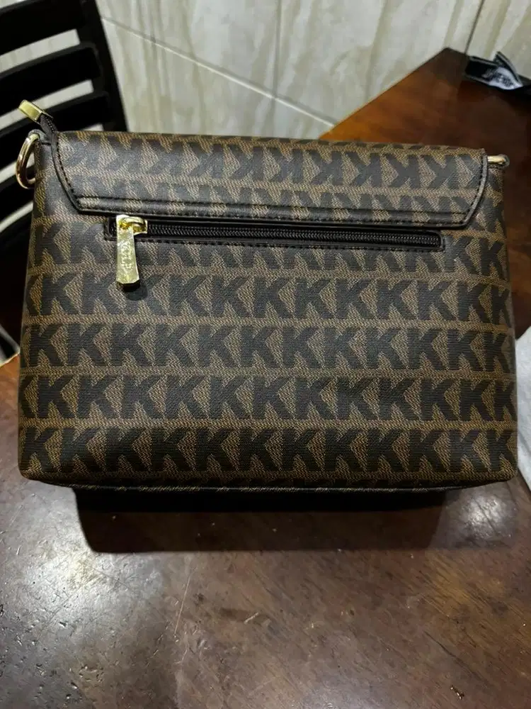 Dijual Tas Merek YGLS