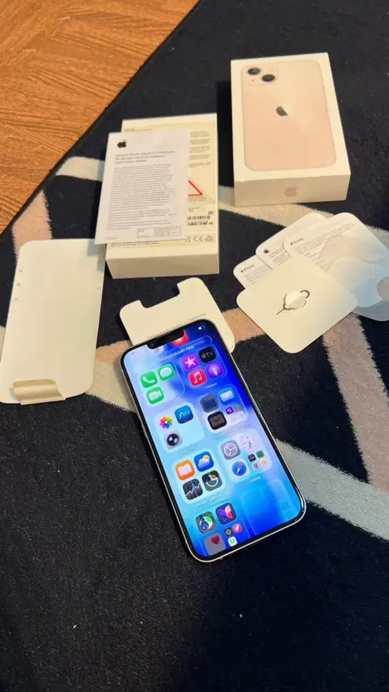 iPhone 13 pink kapasitas 256GB, ini pilihan paling worth it.