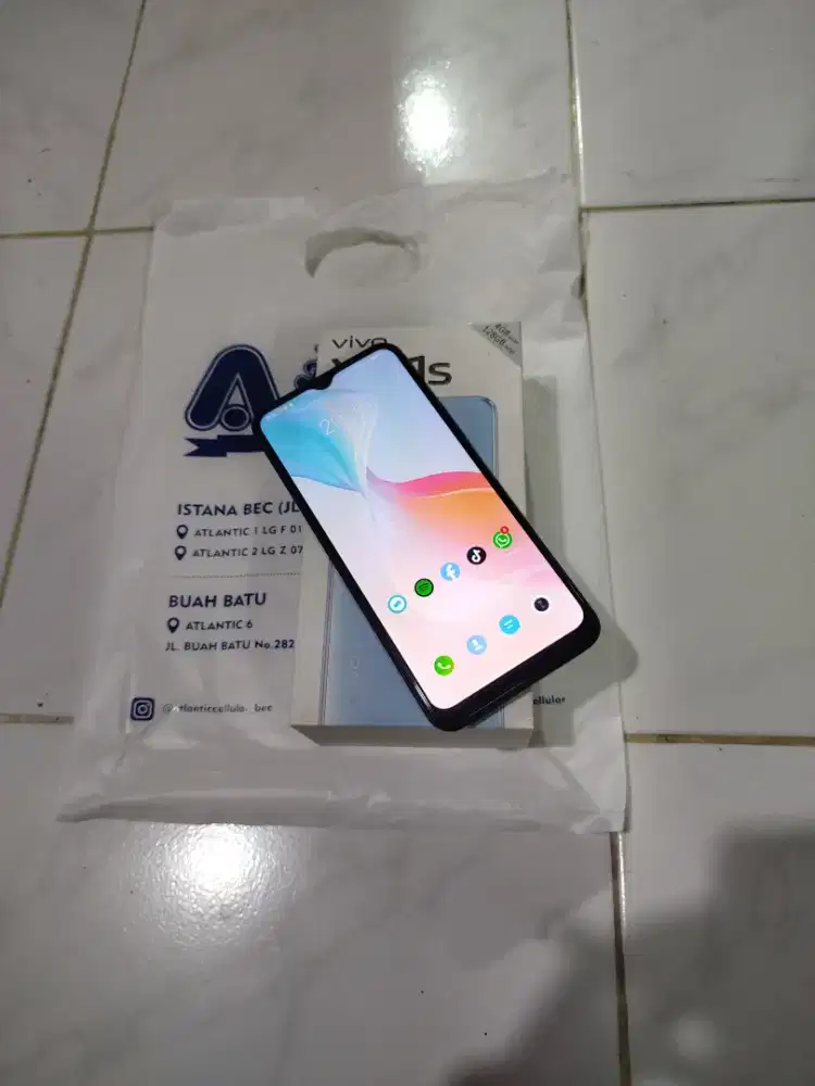 Vivo y21s 4+1/128 lengkap tangan pertama Minat silahkan harga nett