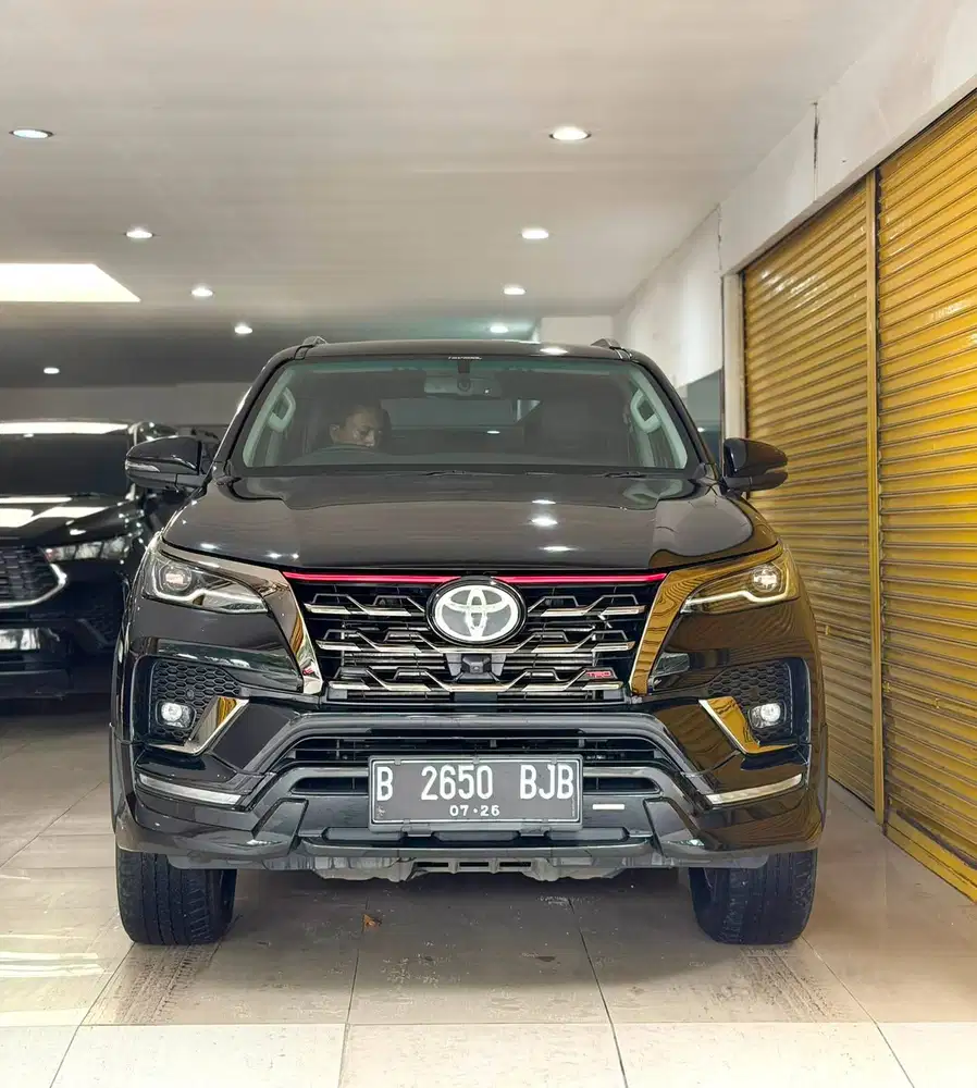 Toyota Fortuner VRZ TRD Diesel 2021 July Automatic Hitam Vieta Motor