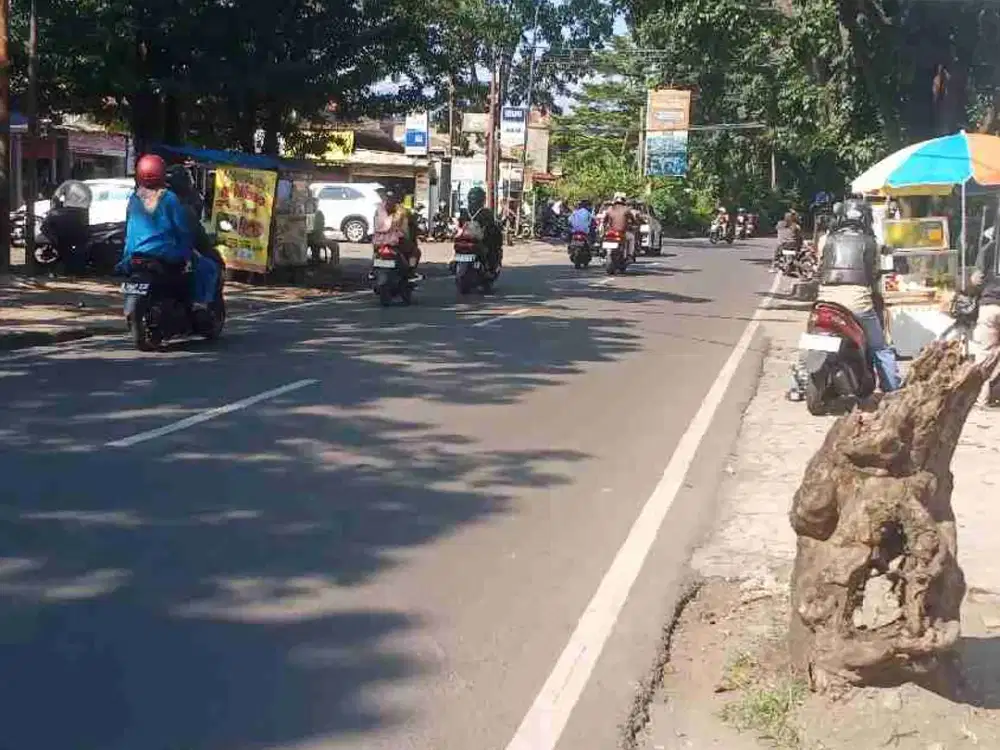 DiSewakan cocok untuk usaha. kantor .clinic. cafe .resto. coffe shop dll jalan mainroad martanegara ( turangga )