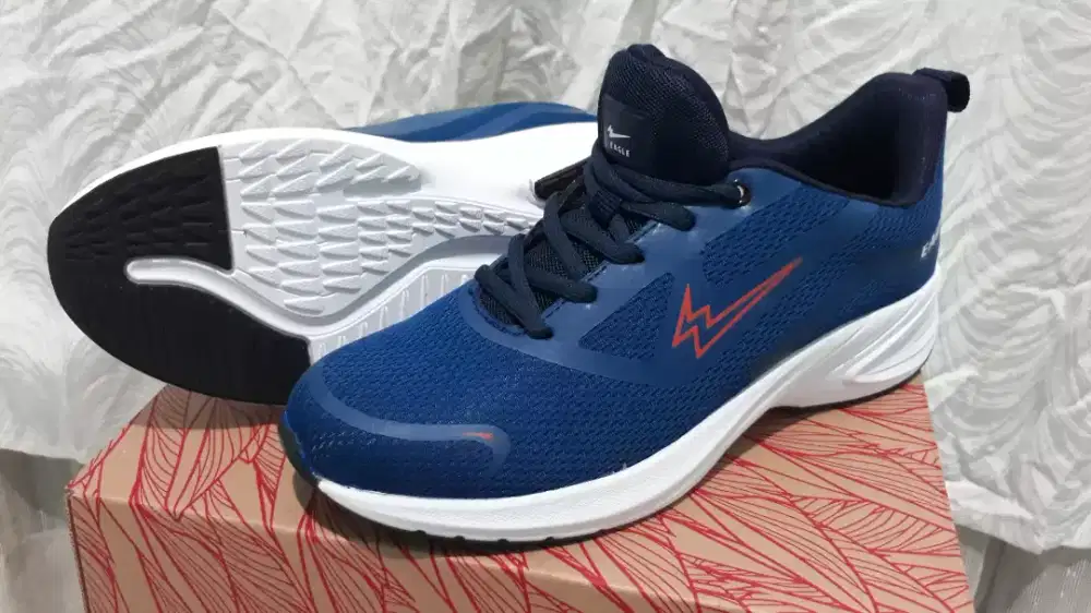 Sepatu pria merk eagle