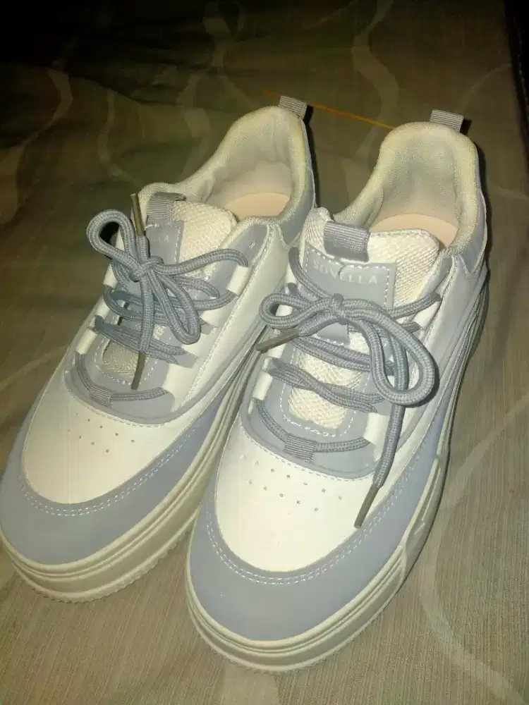 Sepatu wanita sovella