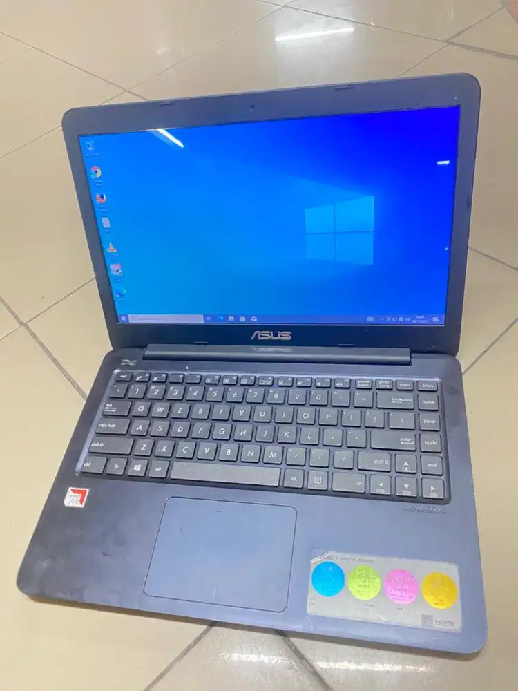 laptop asus E402 BA