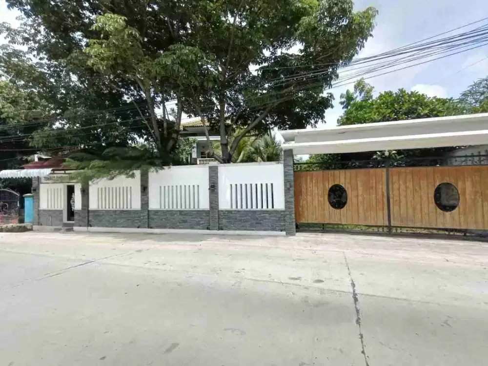Rumah Mewah Luas KOLAM RENANG dan Full Furnish Mewah