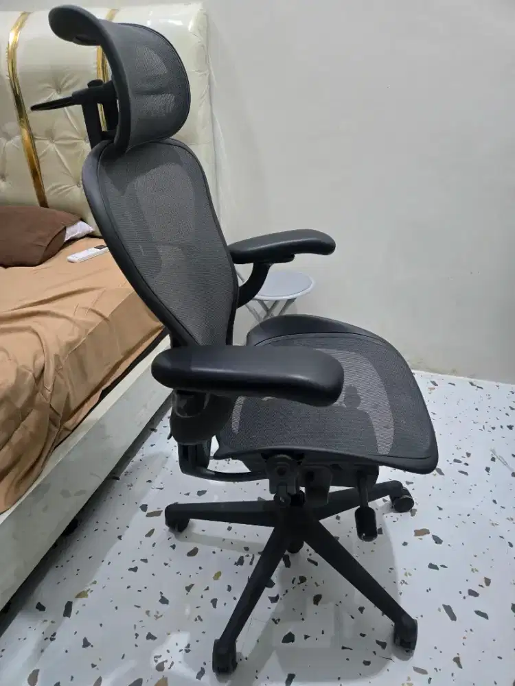 Kursi Herman Miller Aeron Remastered muluss