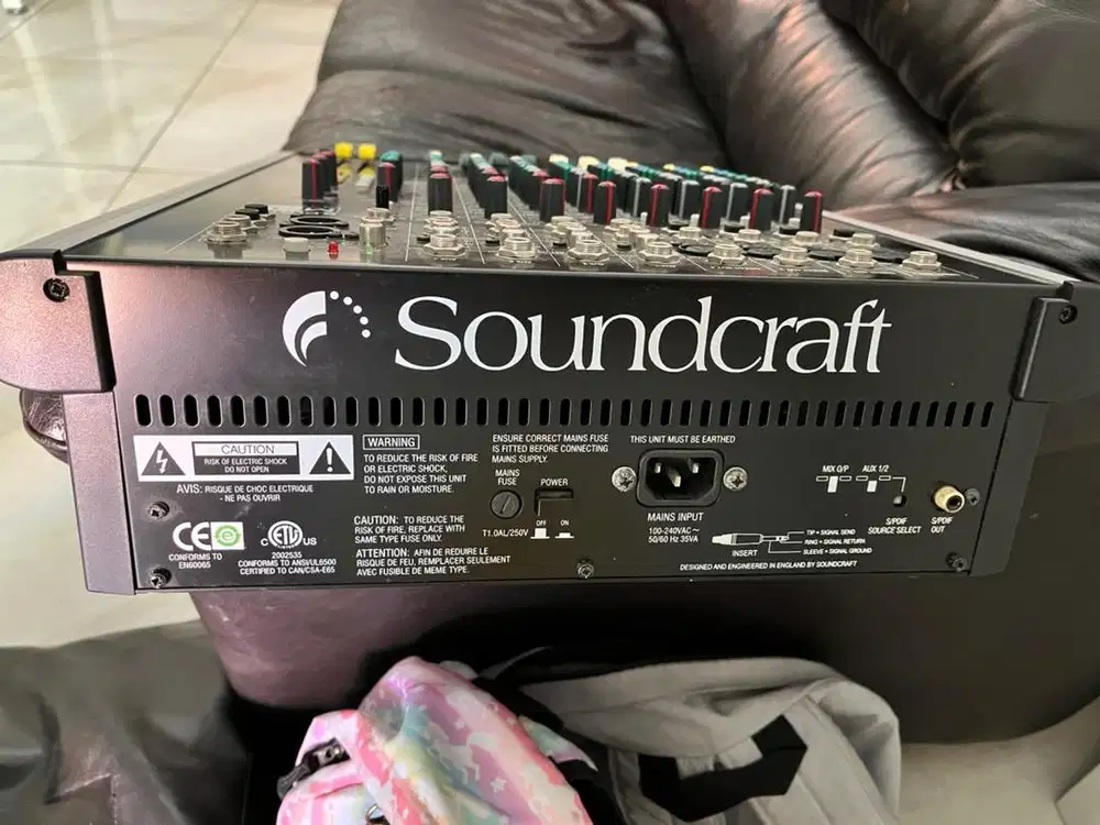 Mixer Soundcraft  8CH (4mono 4stereo)