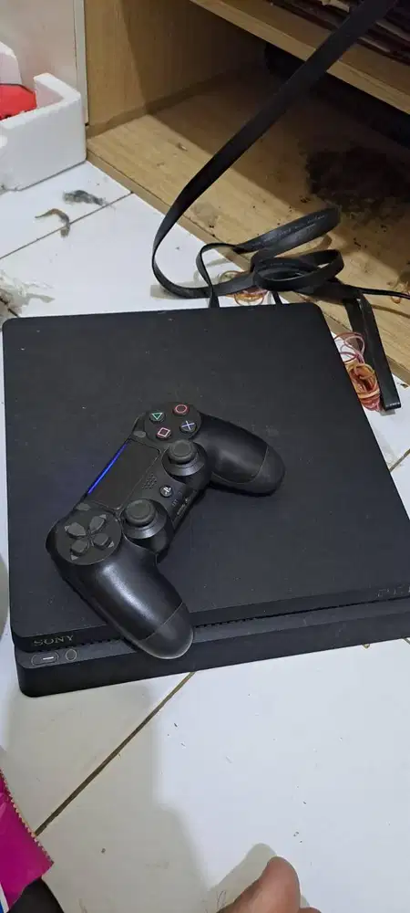 Sale PS4 slim, memori 500Gb, Ori,  Stick 2 Masih ada kotak