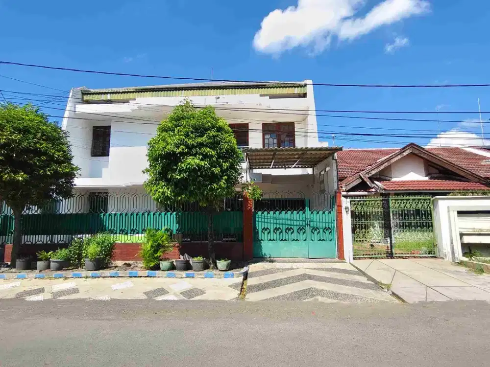 Rumah 2 Lt Luas 388m di Jln Utama Perum Bendul Merisi Selatan Surabaya Dekat Polda & Kejaksaan, Cocok Untuk Aneka Usaha atau Kantor