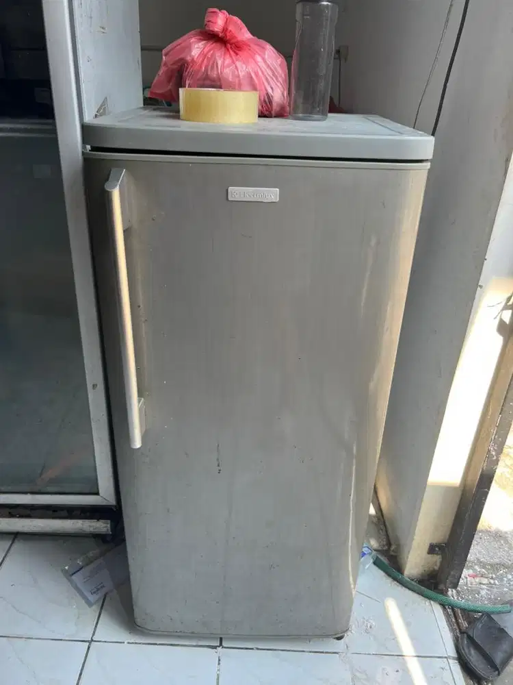jual cepat bu kulkas 1 pintu 1pt electrolux dingin beku normal