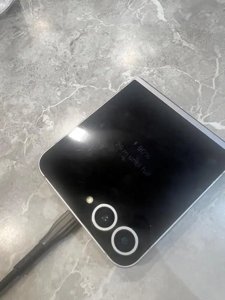 Flip Z6. Bekas pemakaian 90 %