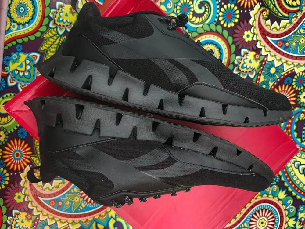 Sepatu Reebok Zigzag ukuran 45 like new
