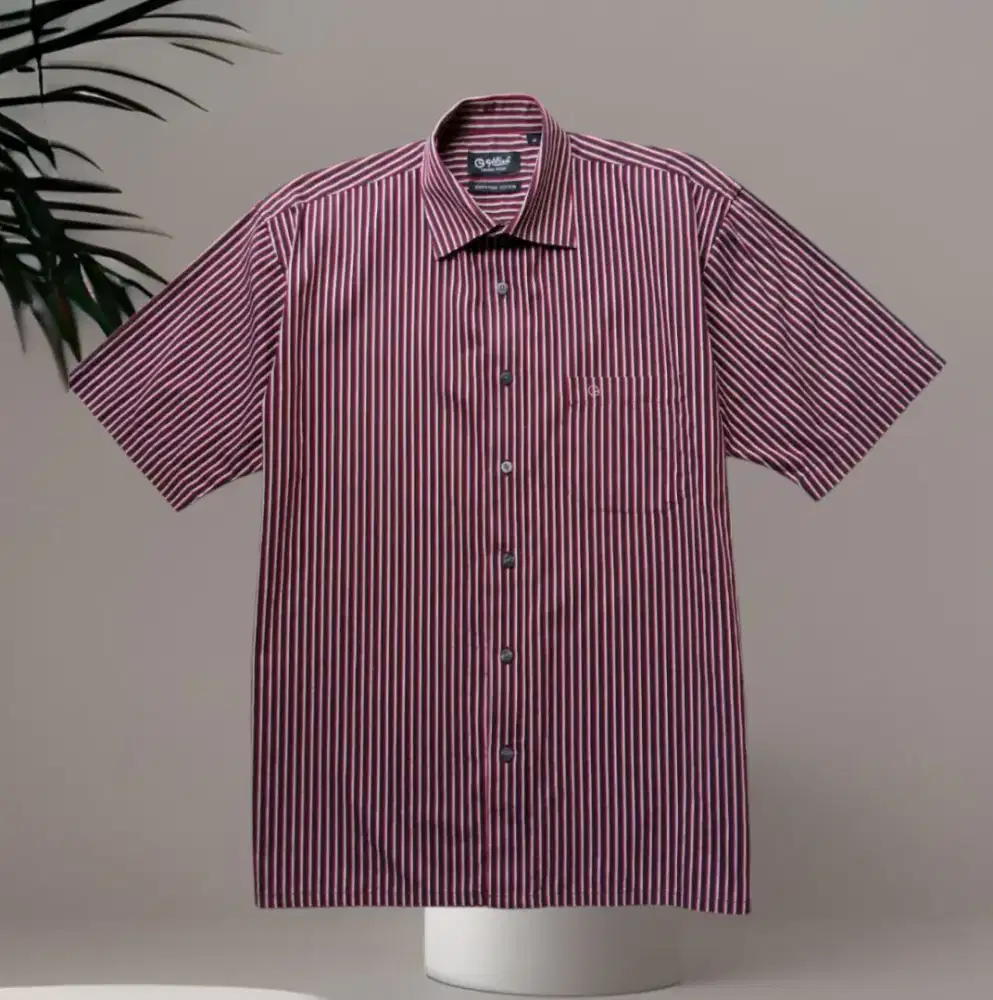 KEMEJA PENDEK GOLDLION SALUR MERAH, SIZE : L (LD 114-116, P73)