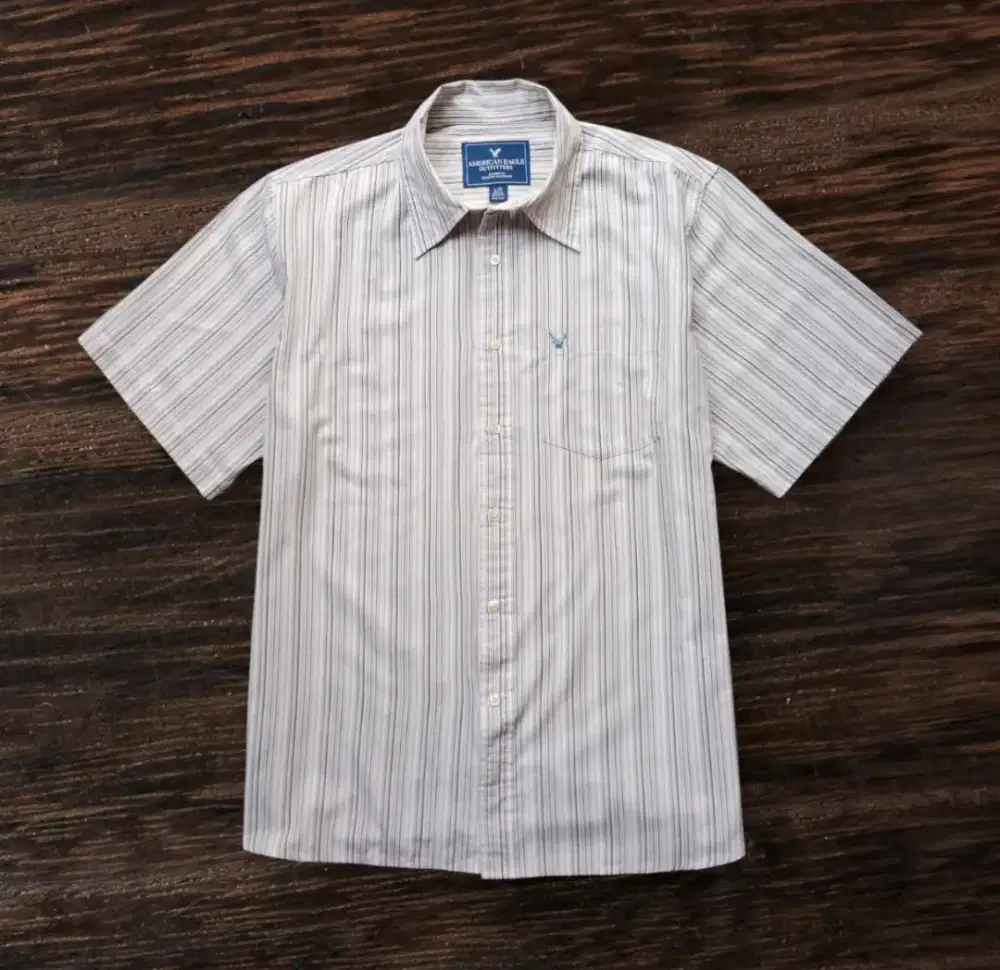 KEMEJA PENDEK AMERICAN EAGLE, SIZE : XL (LD 122, P77)