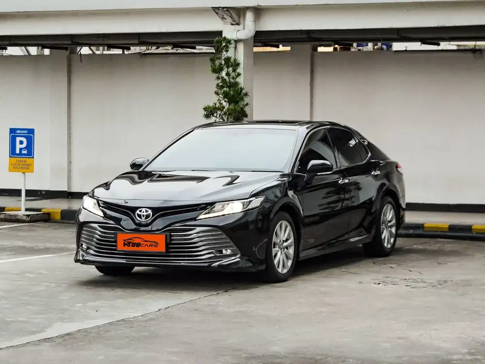 Camry V 2.5 AT Hitam 2020