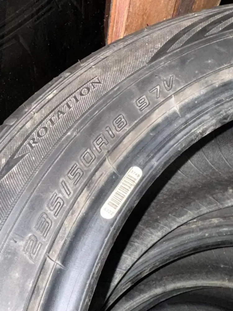 Dunlop Direzza 235/50/18