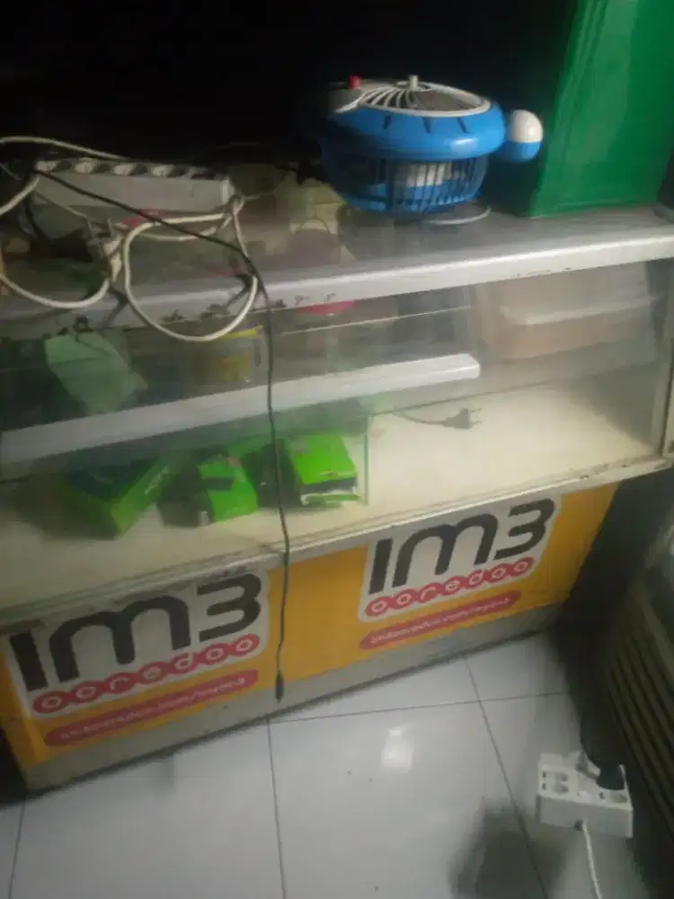 Etalase counter pulsa