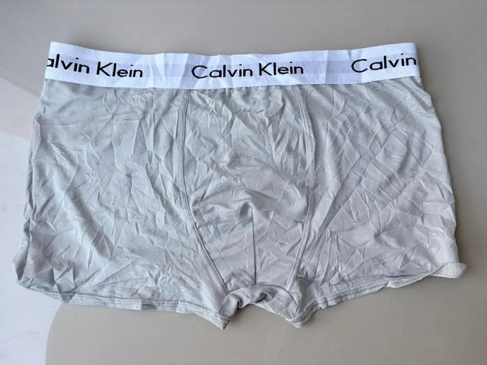 celana dalam boxer Calvin Klein CK abu (M ke L), karet aman