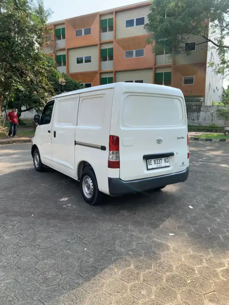 Grandmax Blinvan