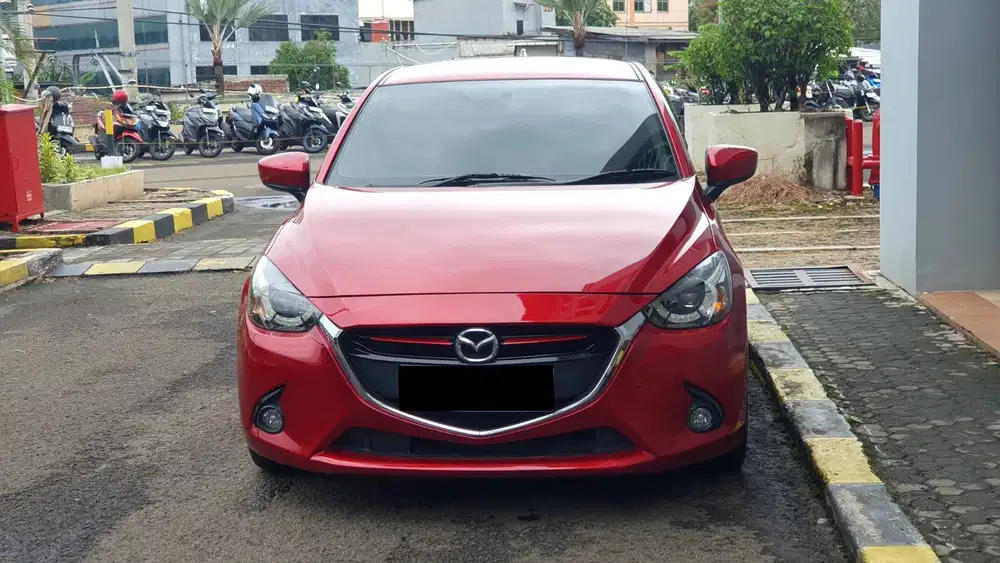 Mazda2 Mazda 2 R Skyactiv 1.5 AT Merah Metalik NIK 2015 Garansi
