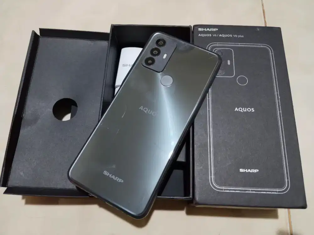 Sharp Aquos v6 plus, mulus like new