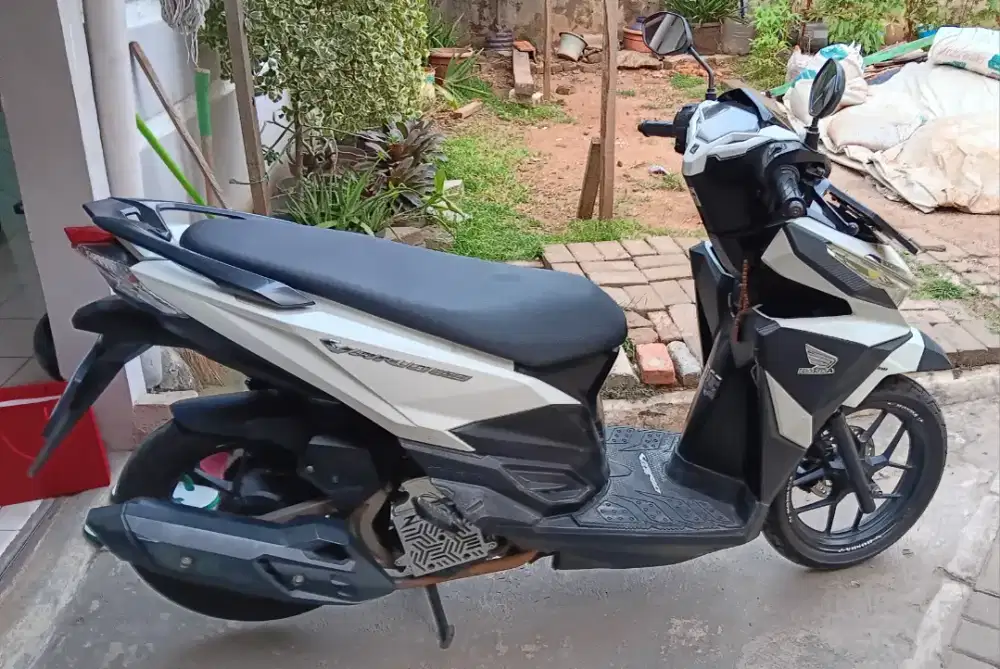 Motor bekas vario matic 2017 warna putih