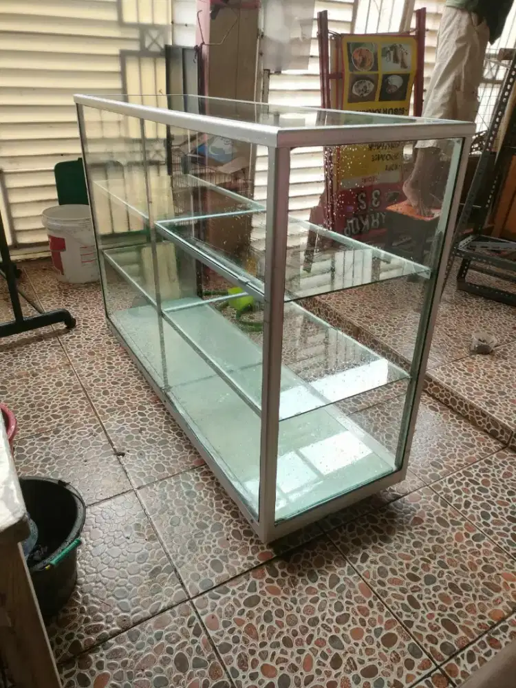 Etalase kaca buat usaha