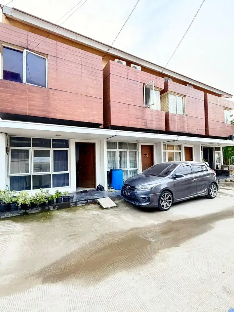 Disewakan KONTRAKAN 2 LANTAI with private kitchen full furnished rumah