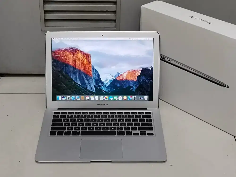 MacBook air early 2015 Intel core i5 ram 8 gb ssd 128 gb fulset