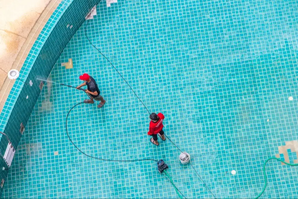 Dibutuhkan Petugas Lapangan Untuk Perawatan Kolam Renang