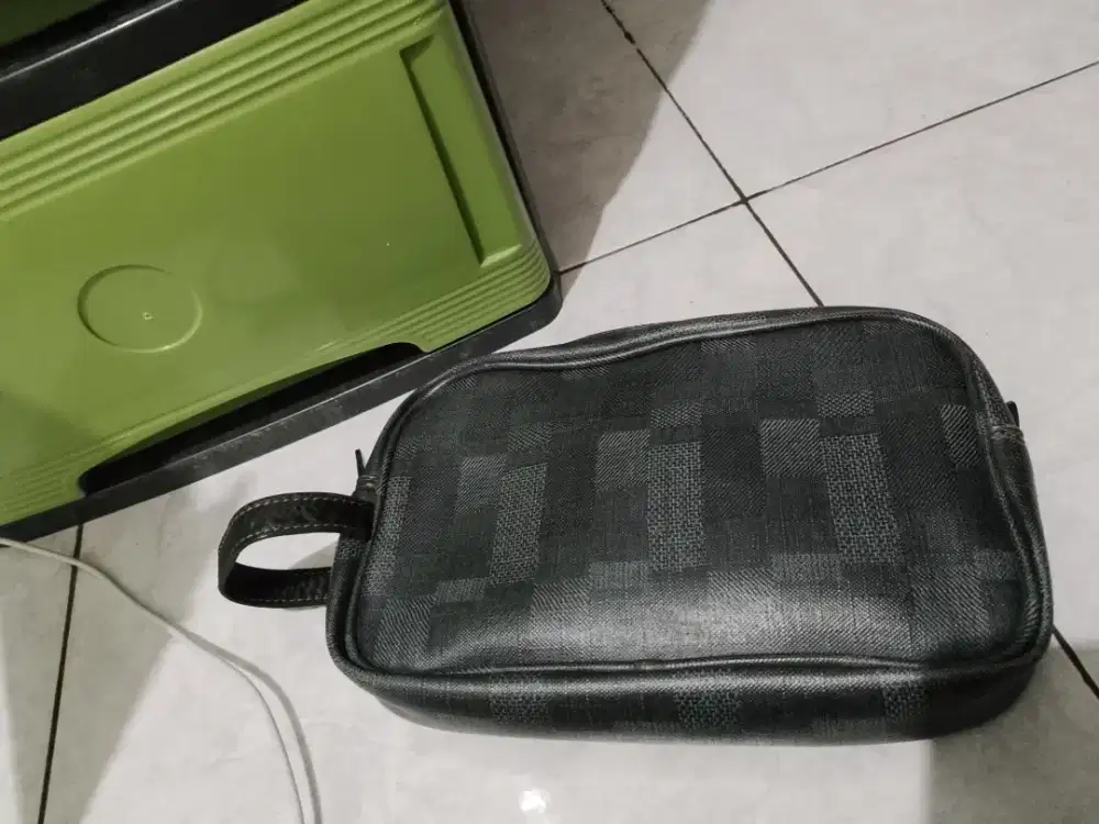 Cluth kulit asli